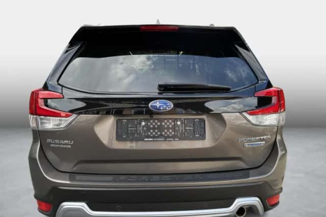 Subaru Forester (2023) thumbnail 3