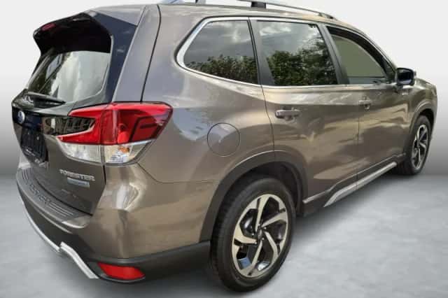 Subaru Forester (2023) thumbnail 4