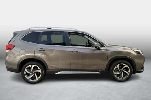 Subaru Forester (2023) thumbnail 5