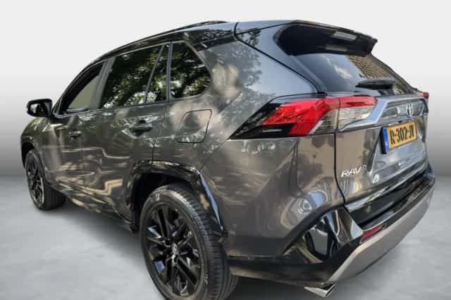 Toyota RAV4 (2022) thumbnail 3
