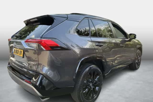Toyota RAV4 (2022) thumbnail 5