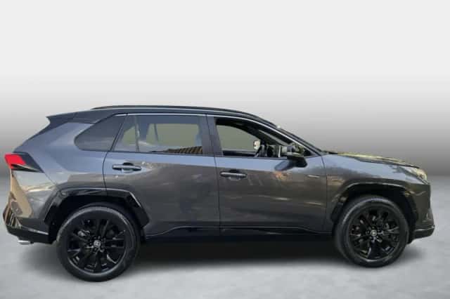 Toyota RAV4 (2022) thumbnail 6