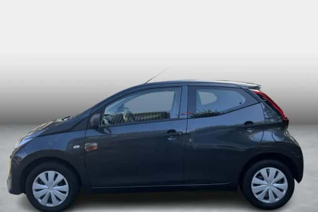 Toyota Aygo (2021) thumbnail 2