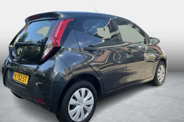 Toyota Aygo (2021) thumbnail 5