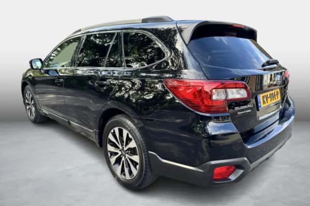 Subaru Outback (2016) thumbnail 3