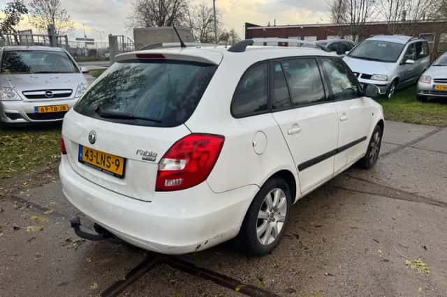 Škoda Fabia (2010) thumbnail 6