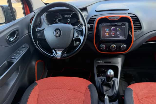 Renault Captur (2013) thumbnail 2