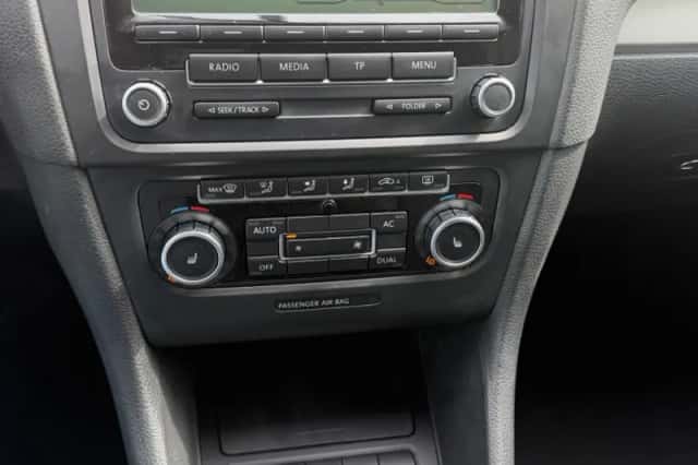 Volkswagen Golf (2011) thumbnail 3