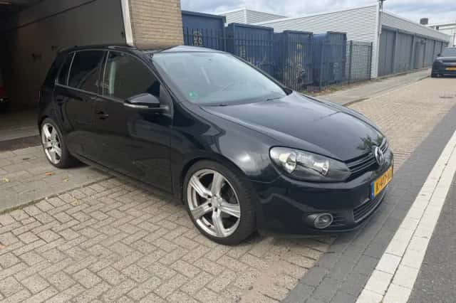 Volkswagen Golf (2011) thumbnail 5