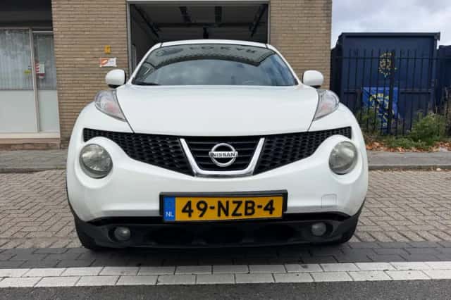 Nissan Juke (2011) thumbnail 4