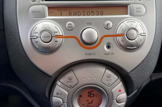 Nissan Micra (2011) thumbnail 3