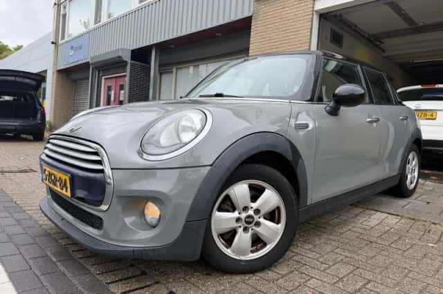MINI Cooper (2015) thumbnail 1