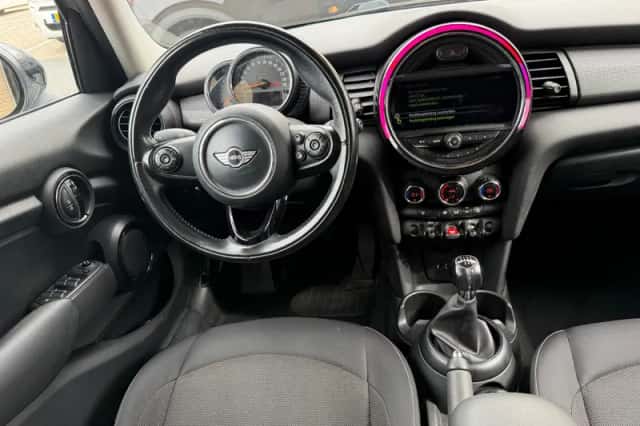 MINI Cooper (2015) thumbnail 2