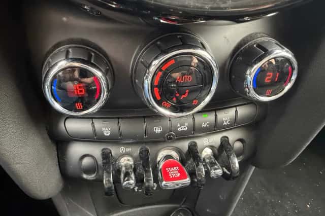 MINI Cooper (2015) thumbnail 3