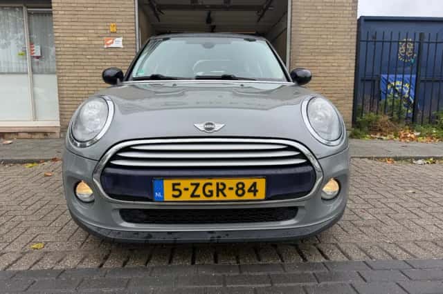 MINI Cooper (2015) thumbnail 4