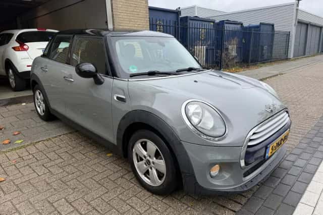 MINI Cooper (2015) thumbnail 5