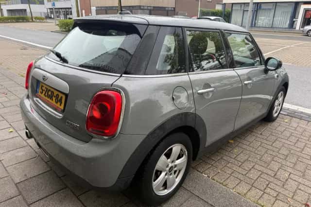 MINI Cooper (2015) thumbnail 6