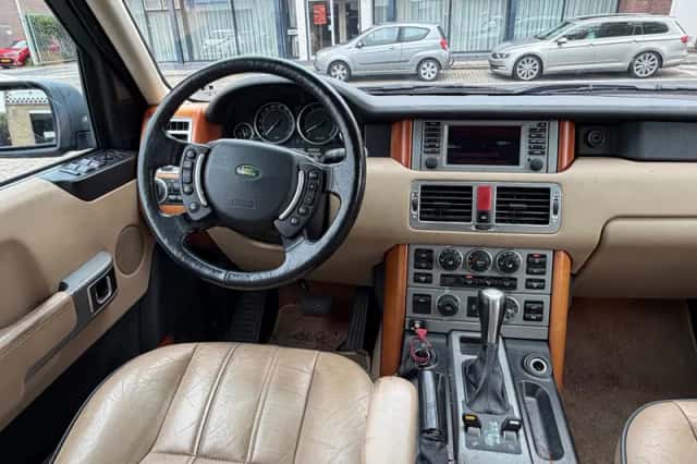 Land Rover Range Rover (2004) thumbnail 2