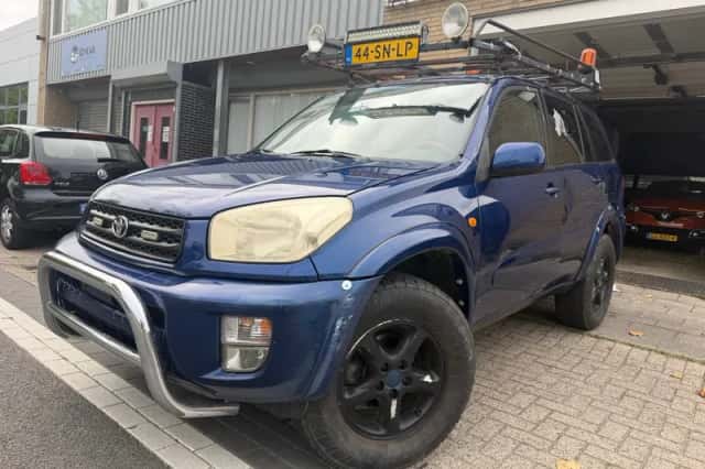Toyota RAV4 (2003) thumbnail 1
