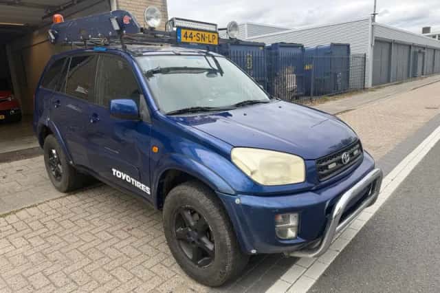 Toyota RAV4 (2003) thumbnail 2