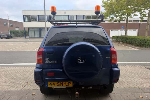 Toyota RAV4 (2003) thumbnail 5