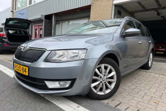 Škoda Octavia (2013) thumbnail 1