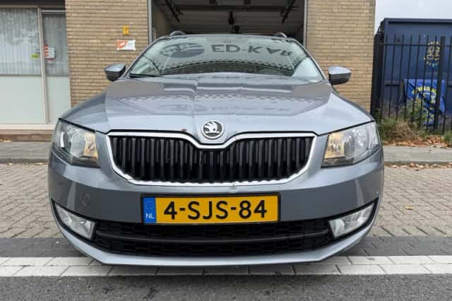 Škoda Octavia (2013) thumbnail 4