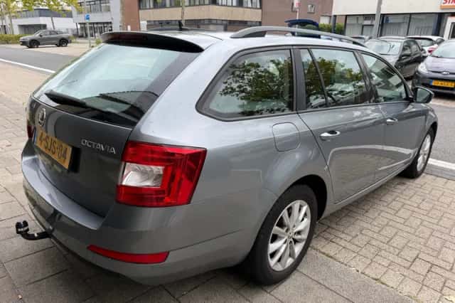 Škoda Octavia (2013) thumbnail 6