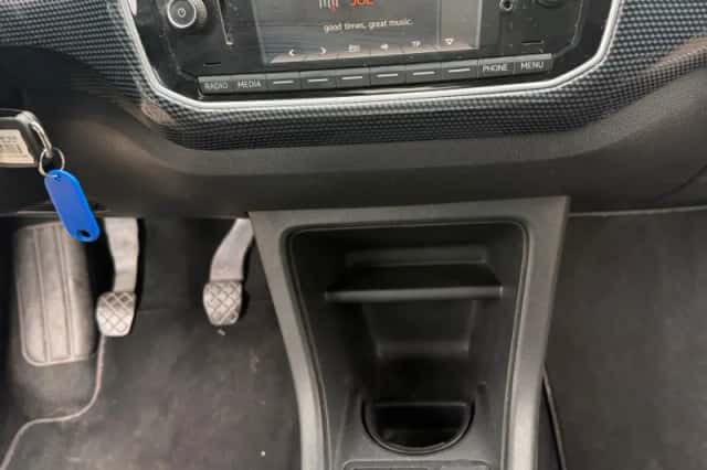 Volkswagen Up (2017) thumbnail 3