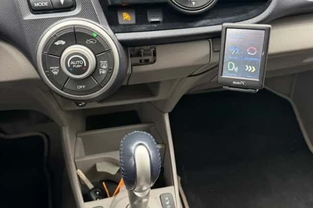 Honda Insight (2010) thumbnail 3