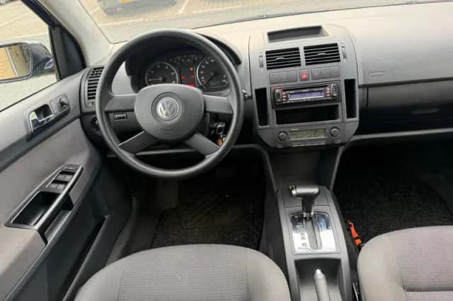 Volkswagen Polo (2004) thumbnail 2