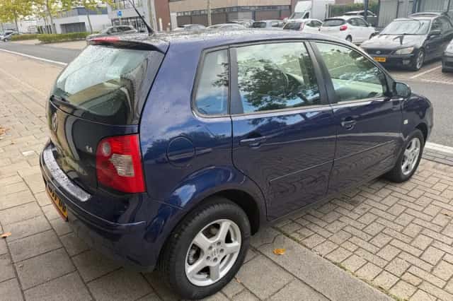 Volkswagen Polo (2004) thumbnail 6