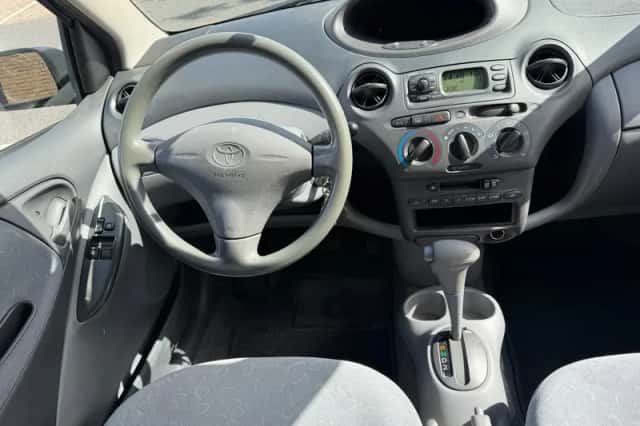 Toyota Yaris (2000) thumbnail 2