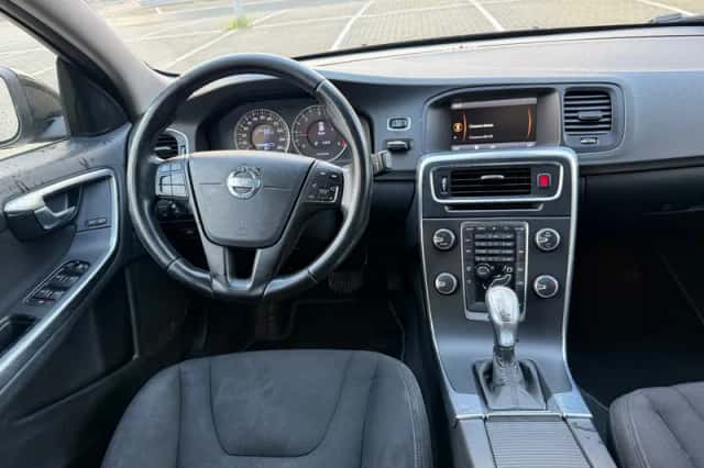 Volvo V60 (2013) thumbnail 2