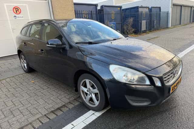 Volvo V60 (2013) thumbnail 5