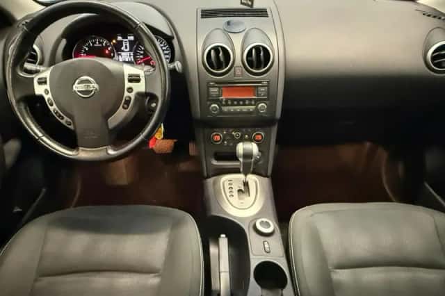 Nissan Qashqai+2 (2011) thumbnail 2