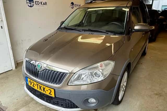 Škoda Roomster (2012) thumbnail 1