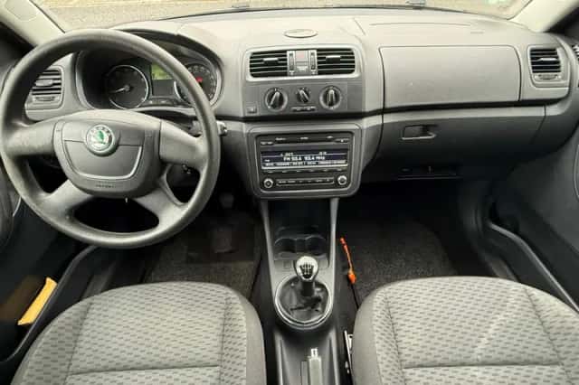 Škoda Roomster (2012) thumbnail 2