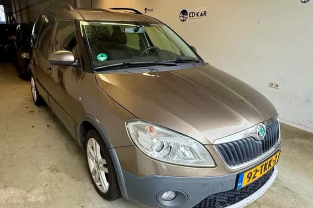 Škoda Roomster (2012) thumbnail 5