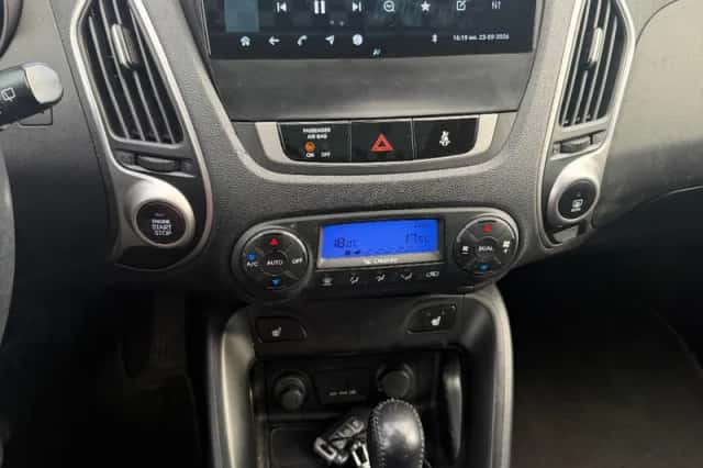 Hyundai ix35 (2011) thumbnail 3