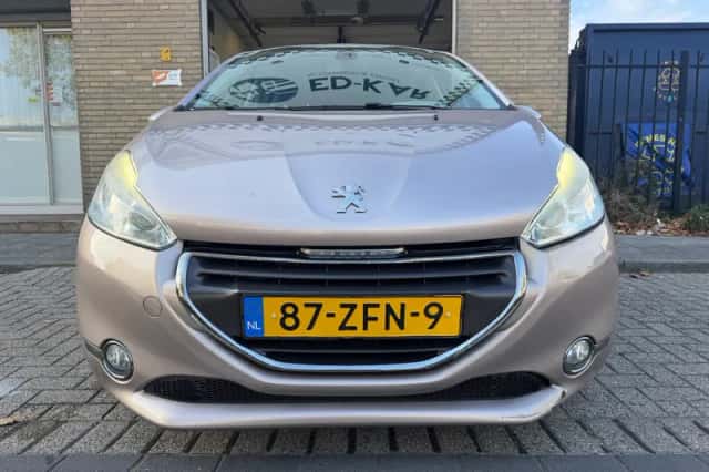 Peugeot 208 (2012) thumbnail 4