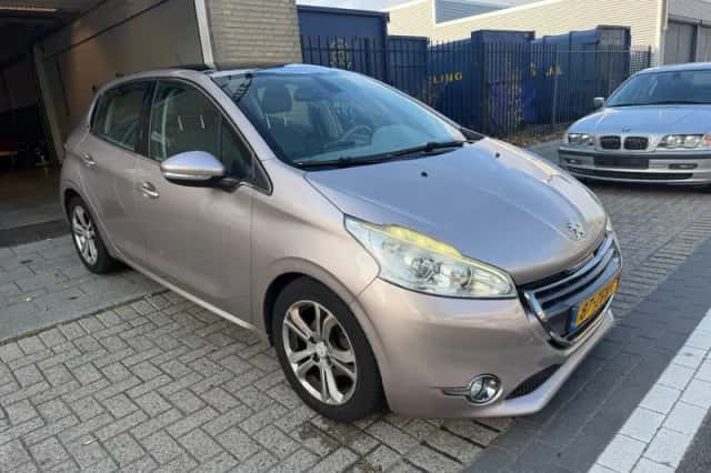 Peugeot 208 (2012) thumbnail 5