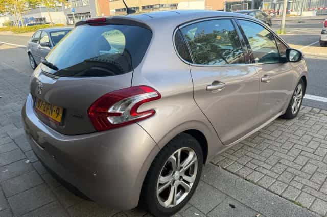 Peugeot 208 (2012) thumbnail 6