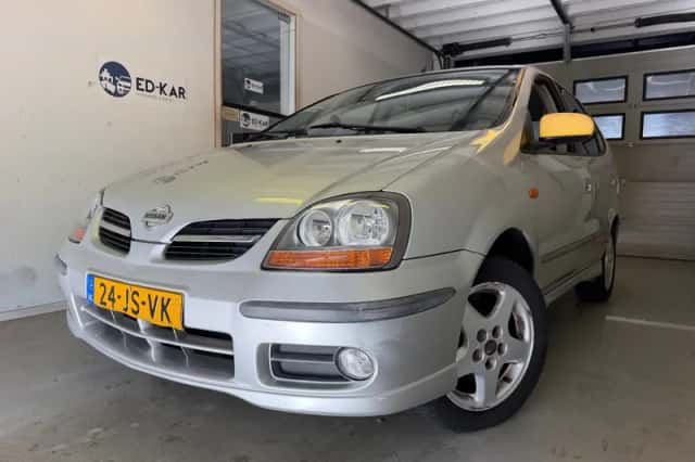Nissan Almera Tino (2002) thumbnail 1