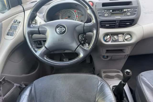 Nissan Almera Tino (2002) thumbnail 2