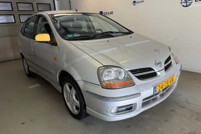 Nissan Almera Tino (2002) thumbnail 5