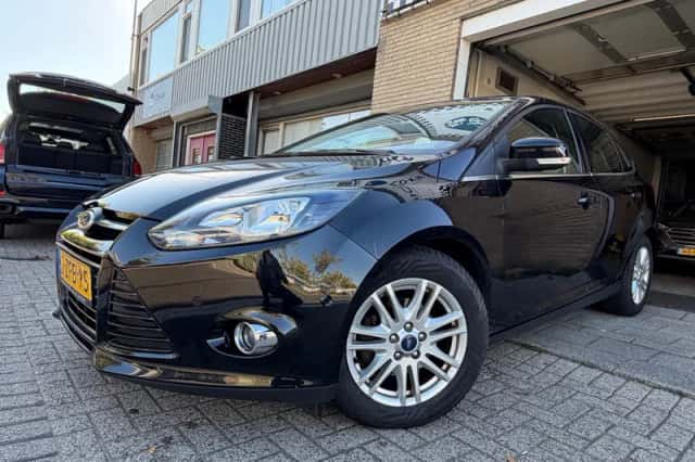 Ford Focus (2015) thumbnail 1