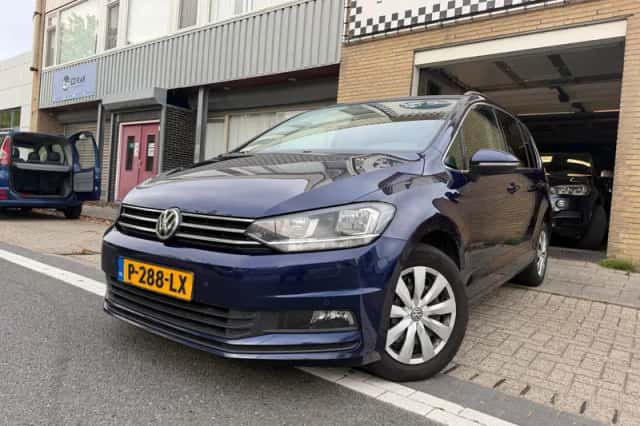 Volkswagen Touran (2018) thumbnail 1