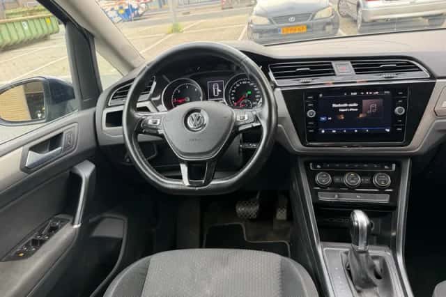 Volkswagen Touran (2018) thumbnail 2