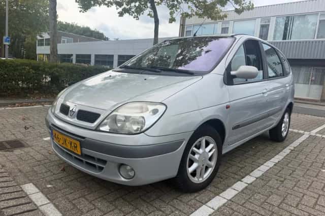 Renault Scénic (2002) thumbnail 1